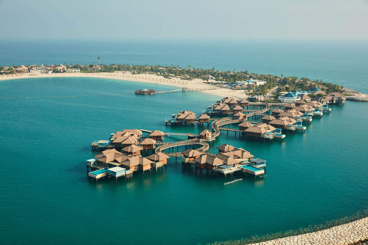 Banana Island es una pequeña isla en Qatar. Su territorio tiene forma de media luna y se encuentra frente a la costa de la ciudad capital de Doha.