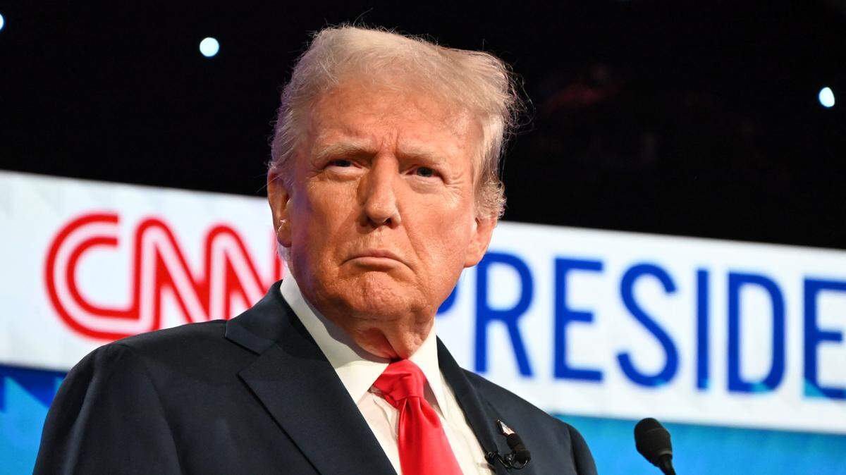 El ex Presidente de los Estados Unidos, Donald J. Trump participa en el debate presidencial de CNN de 2024 en los Estudios de CNN en Atlanta, Georgia, Estados Unidos, el 27 de junio de 2024. 