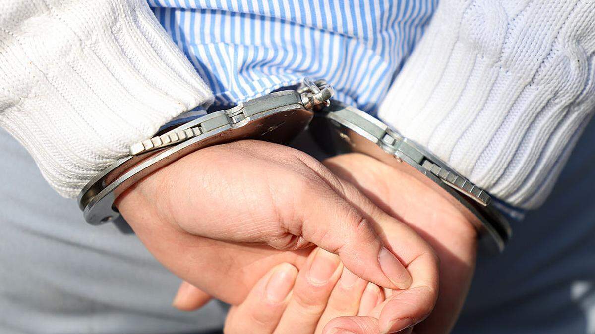 Foto de archivo. La policía de Chile anunció este domingo la captura de tres chilenos que eran buscados por el FBI por presuntos robos a casas de atletas de las principales ligas de football y hockey de Estados Unidos, entre 2024 y 2025.