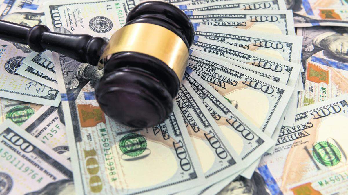 Gavel judge on us money dollars banknotes.law concept