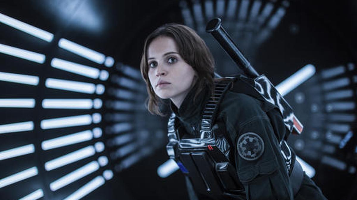 Imagen de la cinta "Rogue One: A Star Wars Story", que muestra a la actriz Felicity Jones en su rol de Jyn Erso.