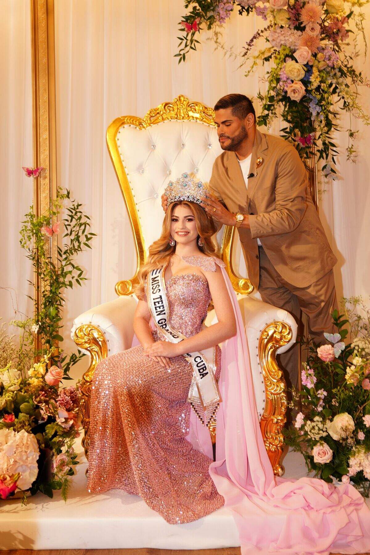 La coronación fue realizada por el director del nuevo certamen, Prince Julio César, que es el mismo organizador del Miss Universe Cuba.