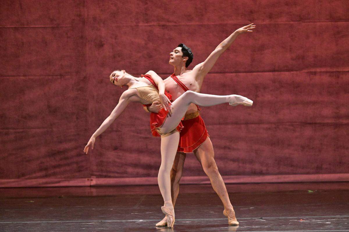 Valeria Mariaud Rangel y Argenis Montalvo, de la Compañía Nacional de Danza (México) en “Diana y Acteón”. 