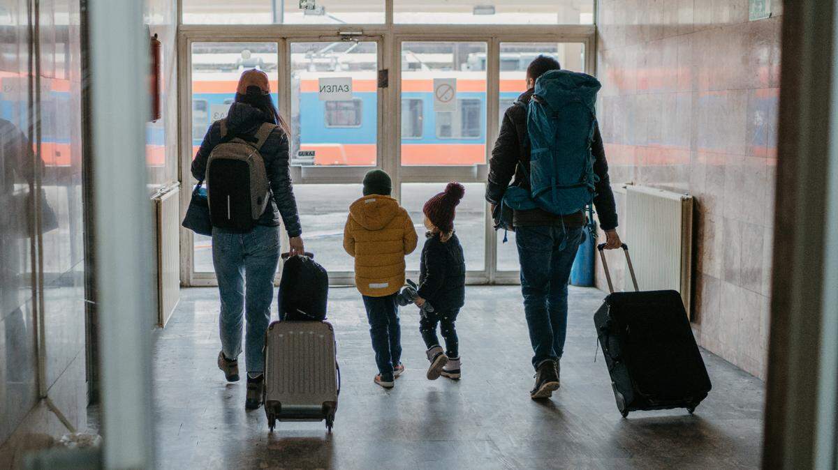 El presidente electo Donald Trump ha dicho que va a restringir la migración y estas medidas afectarán las solicitudes de asilo y parole, programas como DACA y la emisión de visas de trabajo.