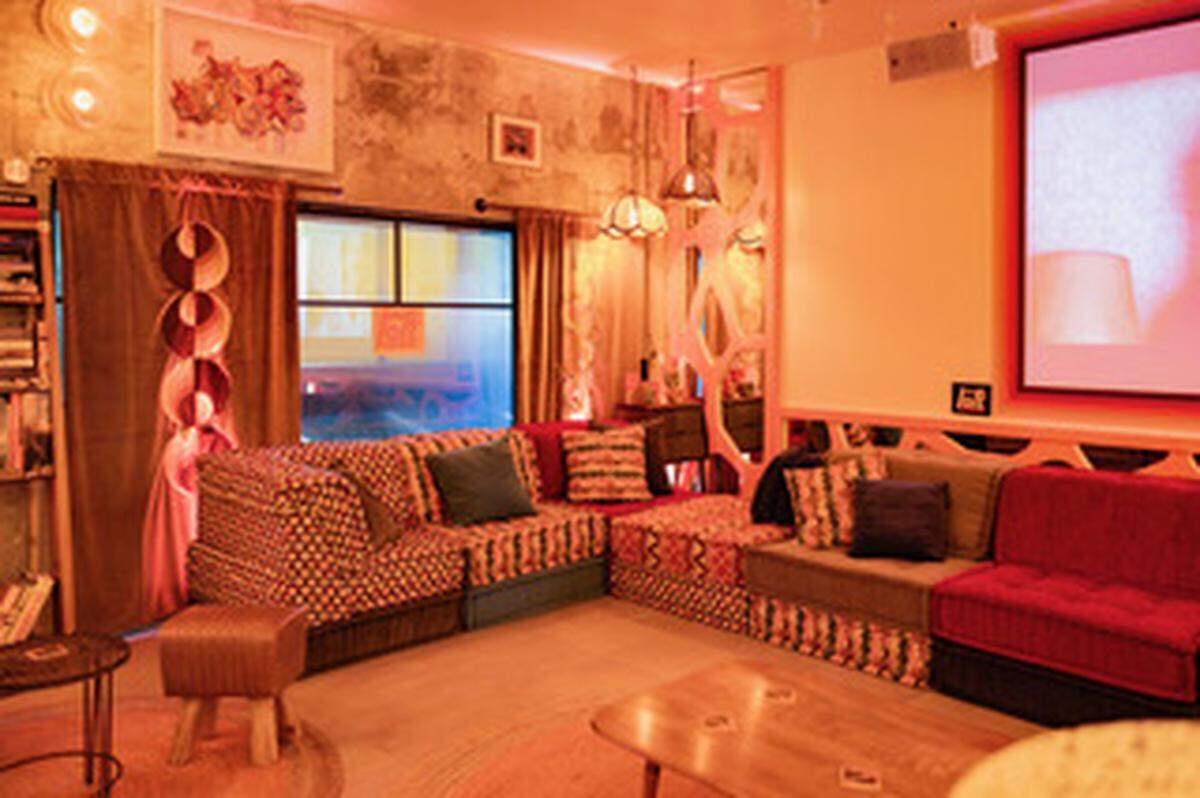 Upper Loft at Upper Buena Vista es ideal para reuniones íntimas (noches de cine, pequeñas celebraciones, conversaciones entre amigos, exposiciones, talleres y mucho más).