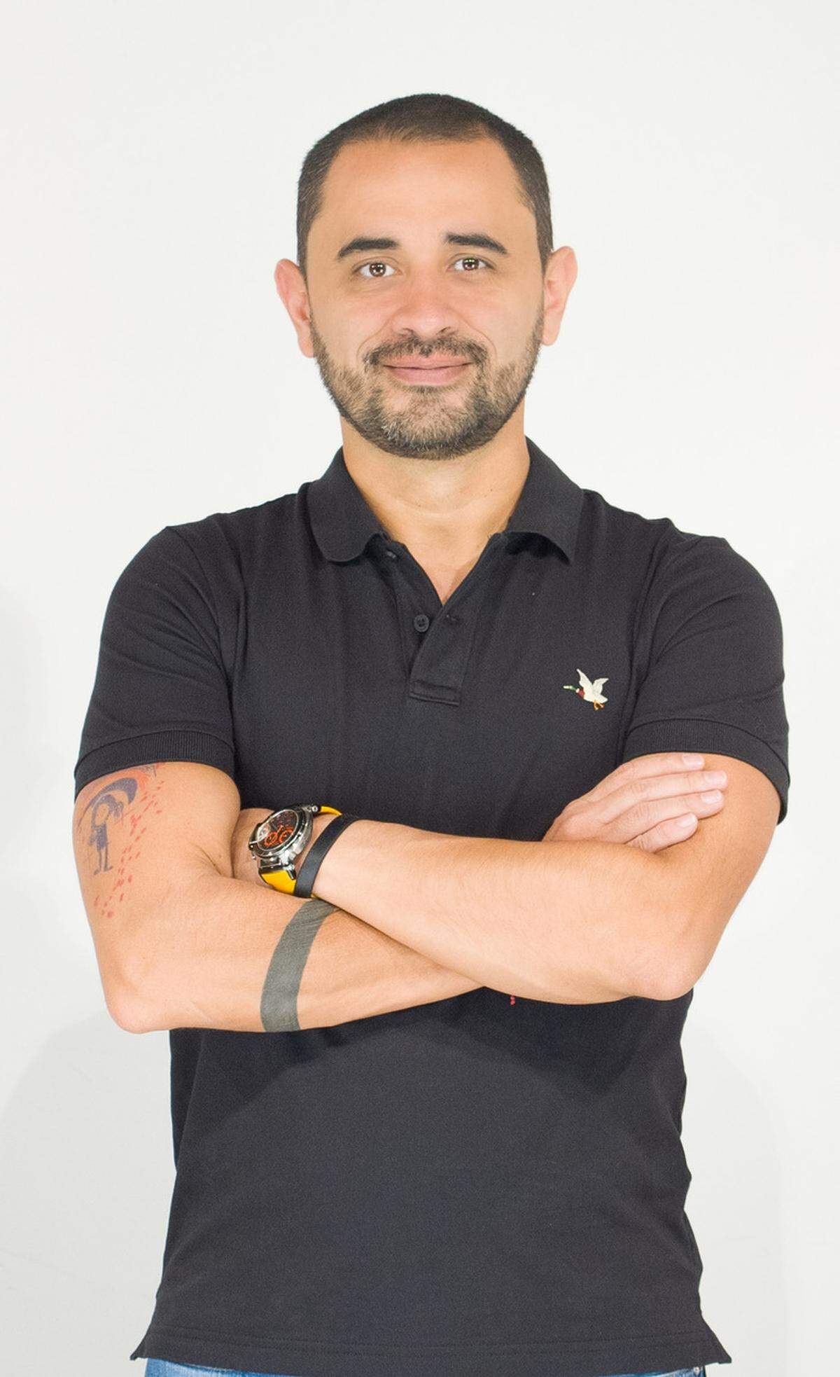 El emprendedor y educador colombiano David Rodríguez, fundador de IA University, conversó con el Nuevo Herald sobre cómo usar la inteligencia artificial para potenciar el talento de las personas, y no para sustituirlas en su empleo.