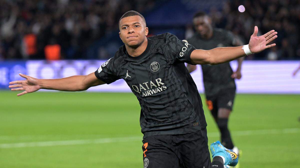 El jugador del Paris Saint-Germain Kylian Mbappé celebra tras anotar un gol ante el Borussia Dortmund, en el partido de la fase de grupos de la Liga de Campeones, celebrado el 19 de septiembre de 2023 en París, Francia.