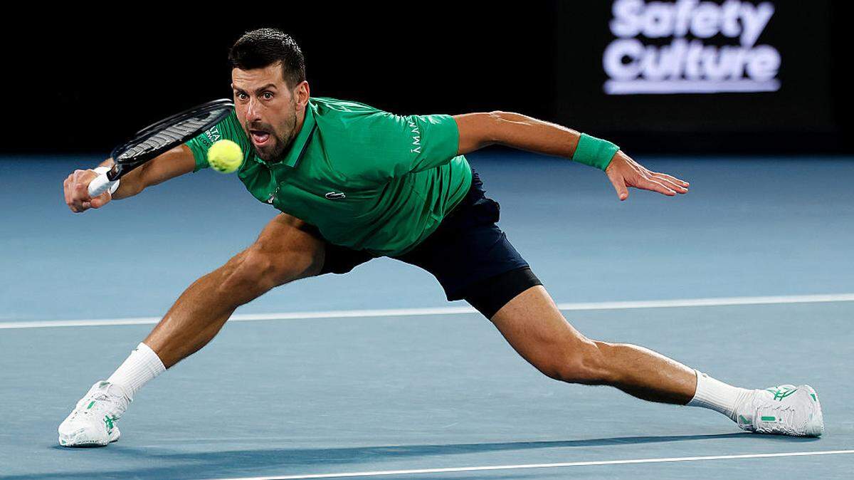 El serbio Novak Djokovic superó con facilidad la primera ronda del Abierto de Australia al derrotar 6-3, 6-2 y 6-2  al español Pedro Martínez, el lunes 19 de enero de 2026 en Melbourne.
