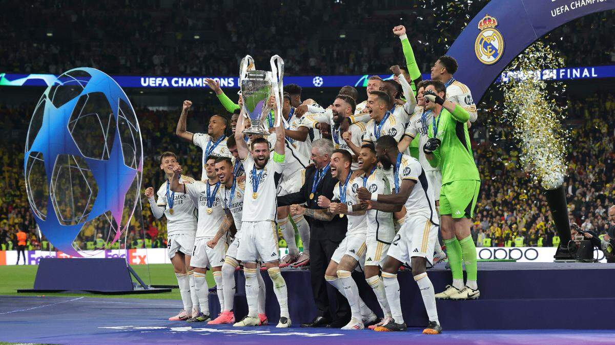 Foto de archivo. El Real Madrid levanta la Orejona como campeón de la Champions League tras derrotar en la final 2-0 al Borussia Dortmund, el 1 de junio de 2024.