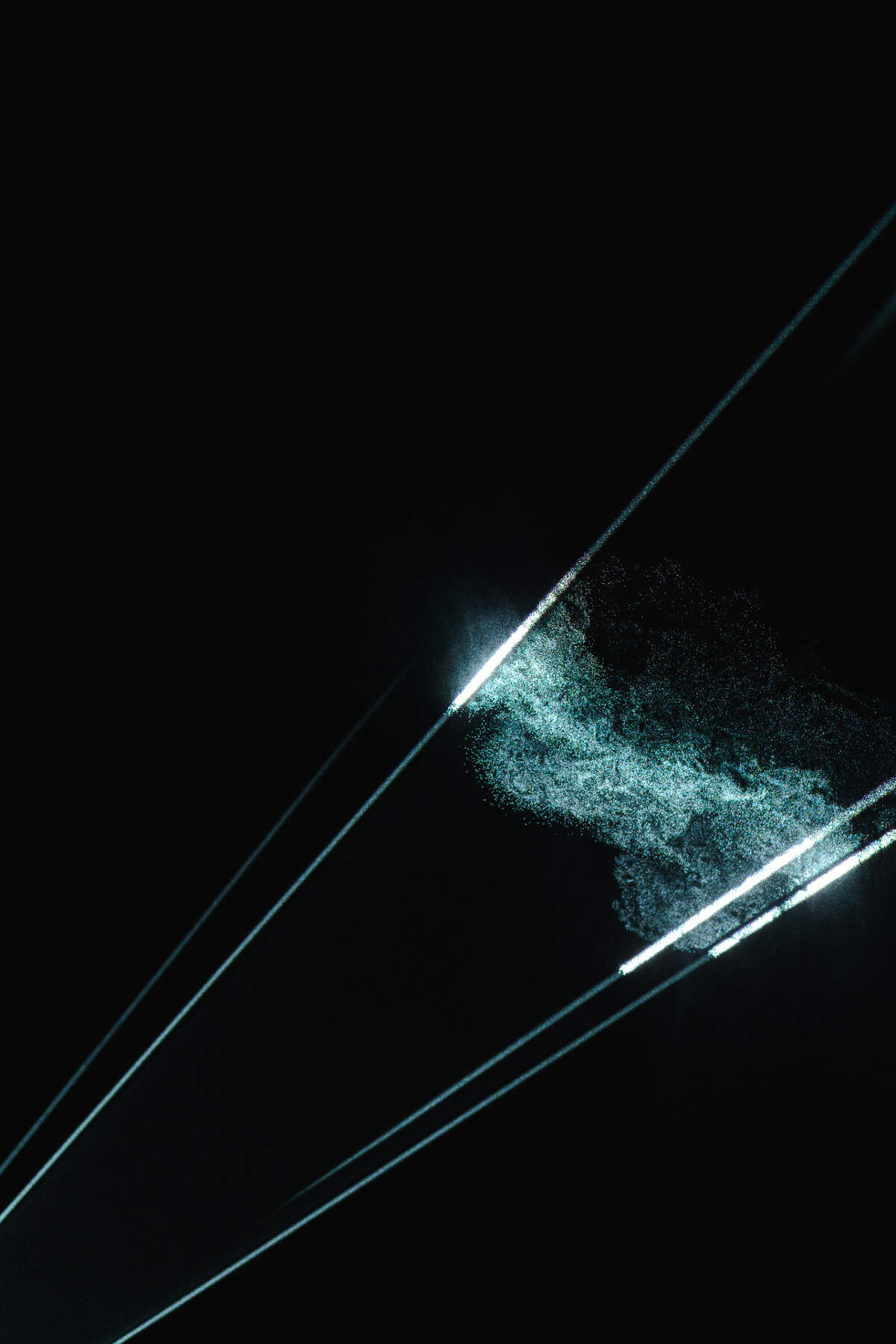 Superblue presenta “Lightfall” de Studio Lemercier, un complejo juego de luz sobre gotas de agua que crea una serie de ángulos y planos en constante cambio acompañados por la música del artista sonoro Murcof.
