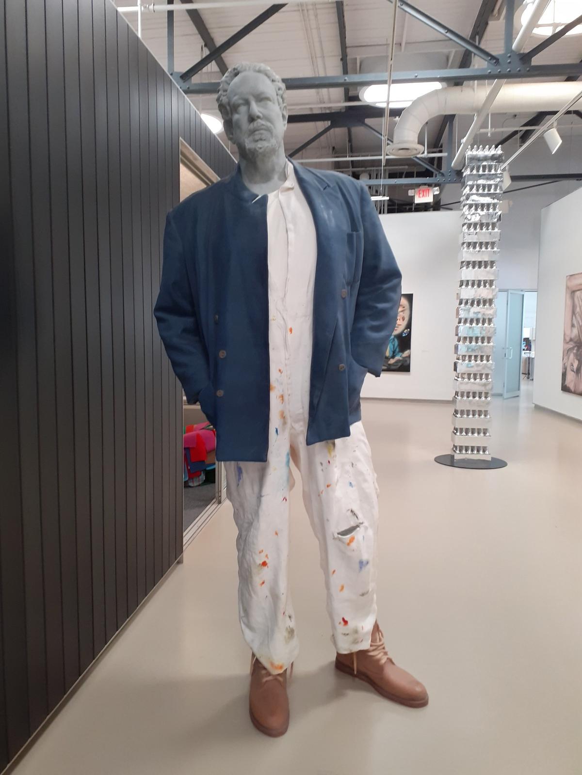 ‘Standing Julian’, de Urs Fischer, homenaje a su amigo Julian Schnabel.