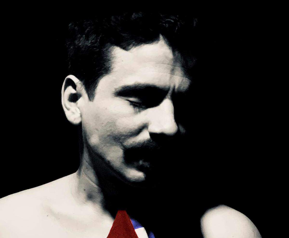 Yerandi Basart actúa y dirige ‘Adiós a Cuba’.