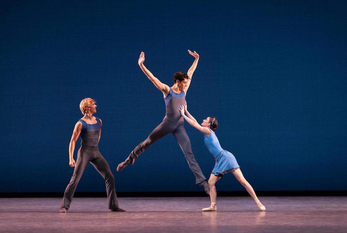 Brooks Landegger, Francisco Schiereff y Jennifer Lauren en “Concerto DSCH”, coreografía de Alexei Ratmansky.