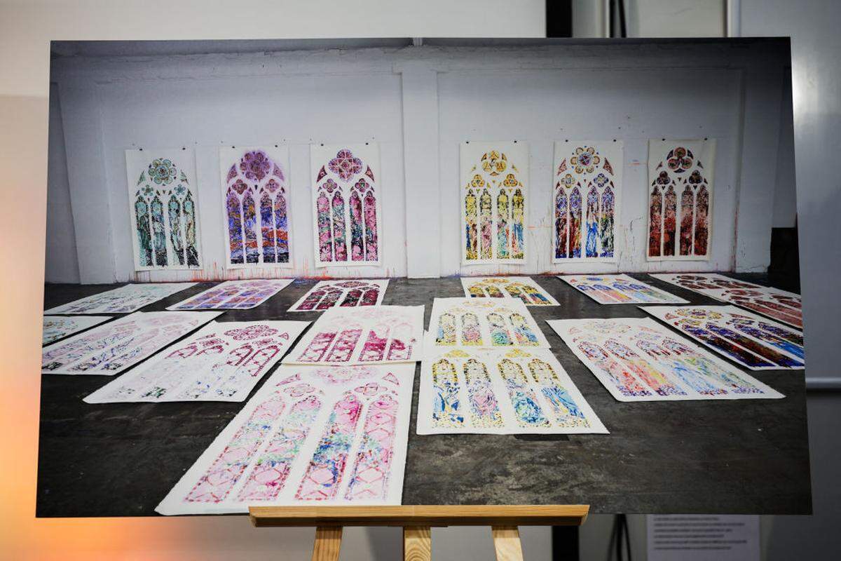Aunque no serán instaladas hasta finales de 2026, una atípica muestra en el Grand Palais de París permitirá este invierno anticipar el aspecto de las nuevas vidrieras de la catedral de Notre Dame.