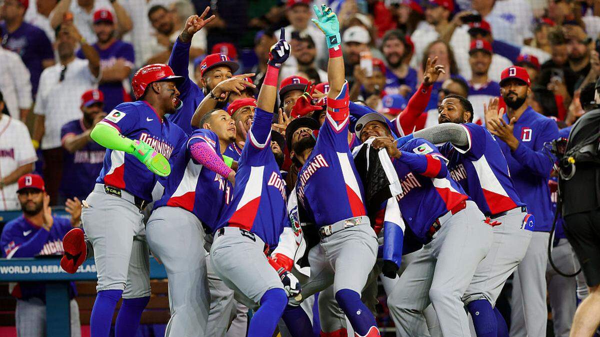  Con una explosión ofensiva liderada por Fernando Tatis Jr. y un debut prometedor de Agustín Ramírez, República Dominicana aplastó 10-1 a Israel, el lunes en Miami como parte del Clásico Mundial de Béisbol.