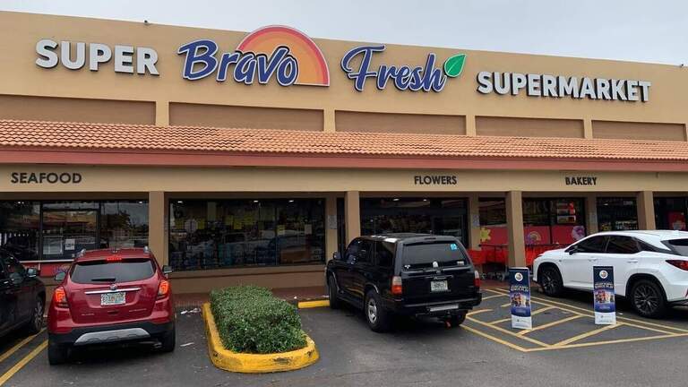 Carne vieja, pastelitos en mal estado y equipos sucios en un supermercado de Miami