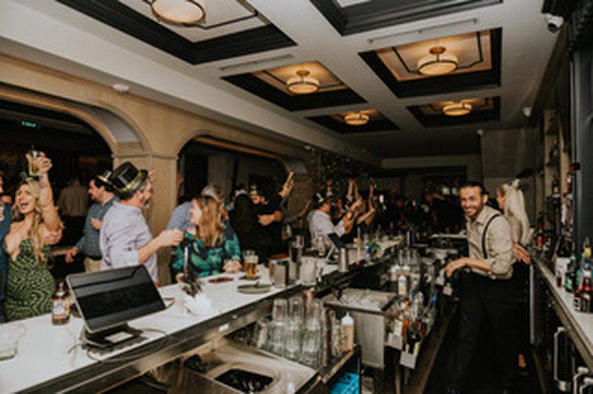 JohnMartin’s augura una noche de deleite culinario y celebración para despedir el año viejo y dar la bienvenida al nuevo.