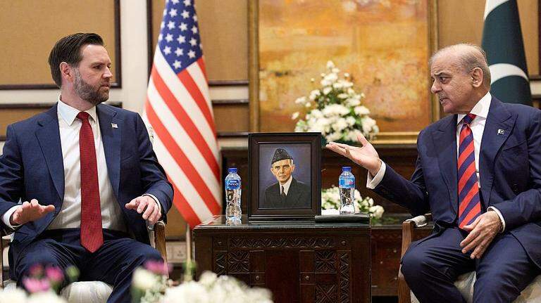 Irán y EEUU concluyen con "optimismo" la primera fase de sus negociaciones en Islamabad