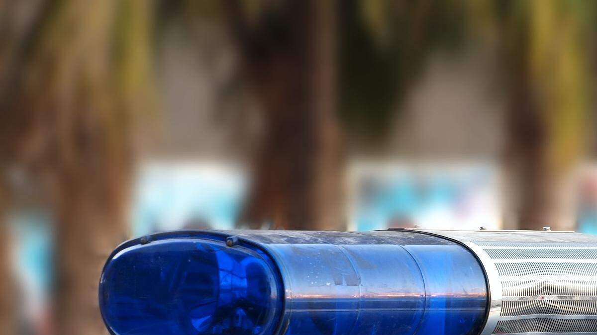 Agentes federales arrestaron el miércoles a 14 sospechosos por cargos de conspiración para estafar más de $130 millones a entidades públicas, compañías privadas y aseguradoras importantes, particularmente Blue Cross Blue Shield, United Healthcare y Cigna.