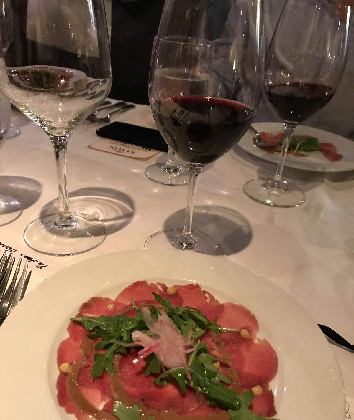 Carpaccio ibérico a la mostaza agria y vino david Sebastián Ribera del Duero.