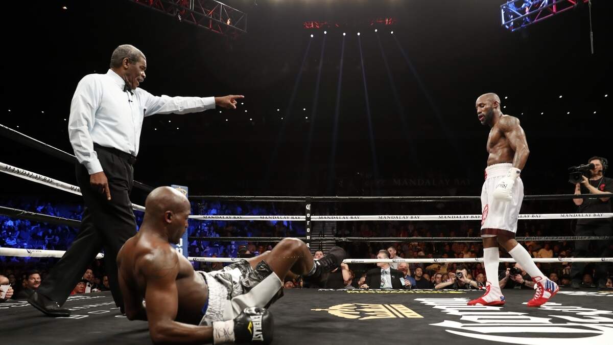 YORDENIS UGÁS (der). fue muy superior a Ray Robinson este 17 de febrero en Las Vegas.
