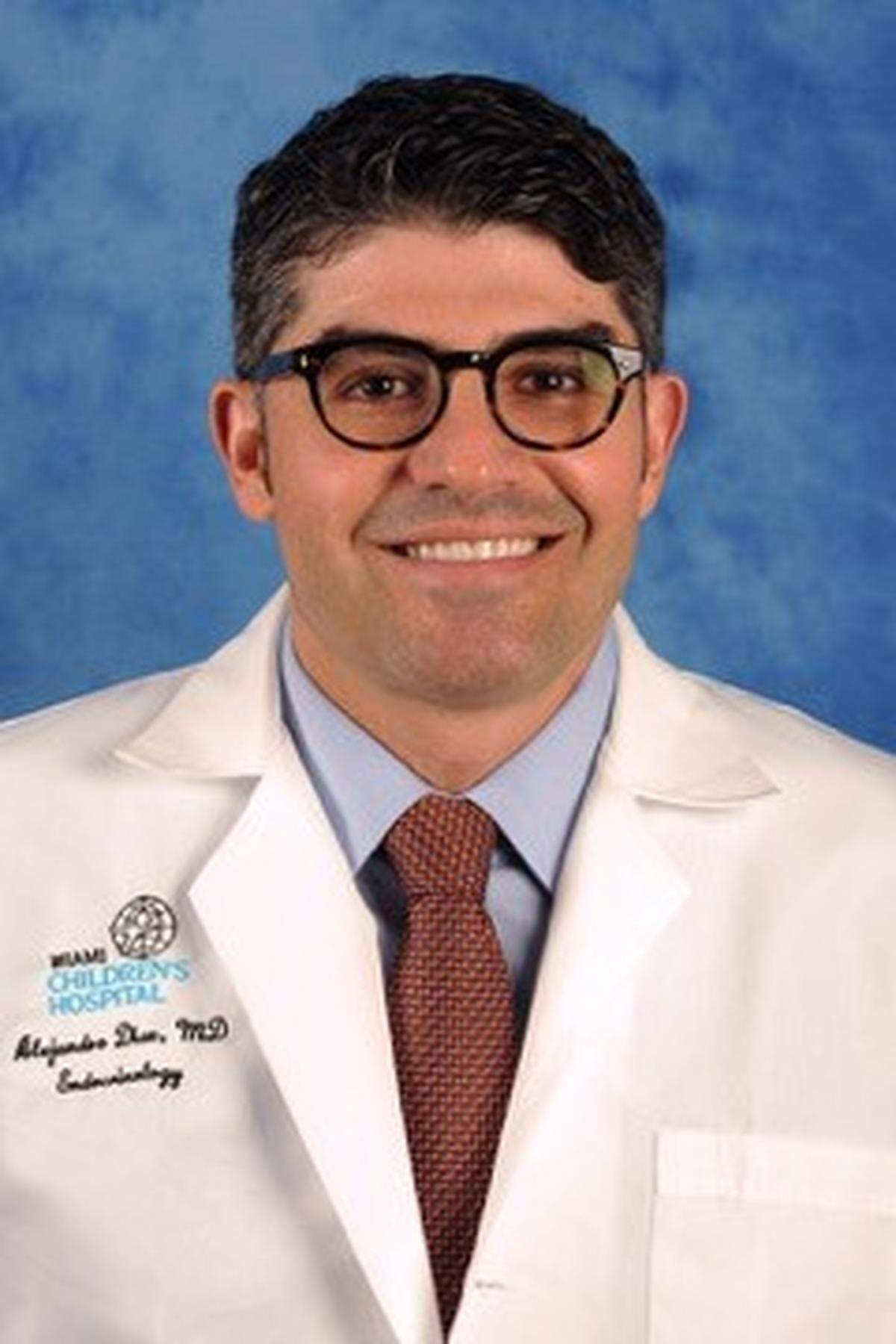 Dr. Alejandro Díaz, endocrinólogo pediátrico de Nicklaus Children’s Hospital.