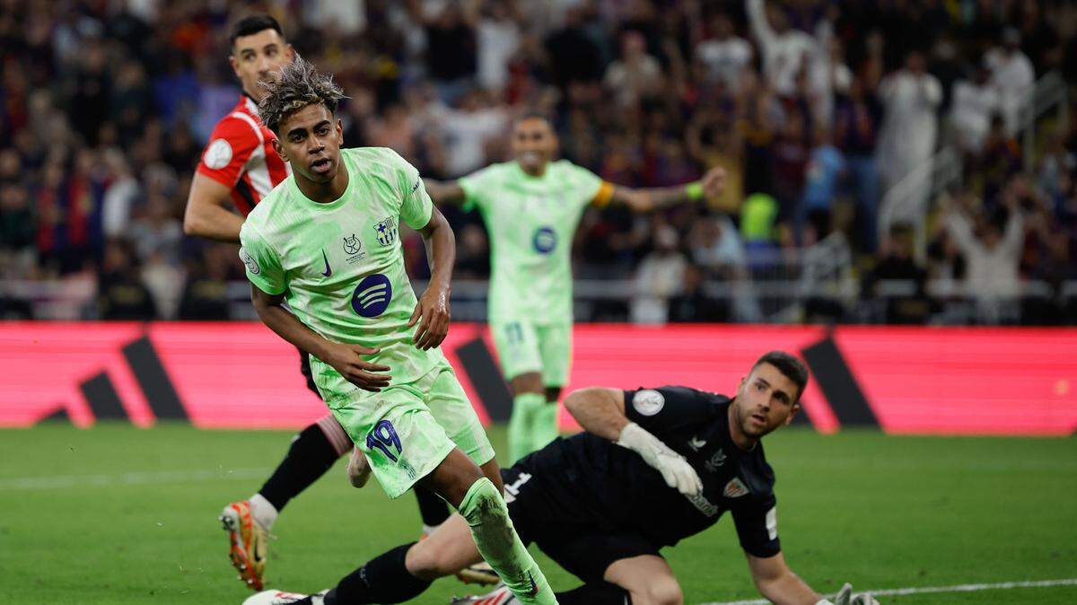 El delantero del Barcelona Lamine Yamal celebra tras anotar un gol en el triunfo 2-0 ante el Athletic Club, en el partido de la semifinal de la Supercopa de España celebrado el 8 de enero de 2025 en Yedá, Arabia Saudita.