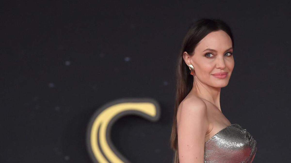 La actriz estadounidense Angelina Jolie llega para la proyección de la película “Eternals” el 24 de octubre de 2021 en el Auditorio Parco della Musica de Roma, durante el XVI Festival de Cine de Roma.  Tiziana FABI / AFP/ Getty Images