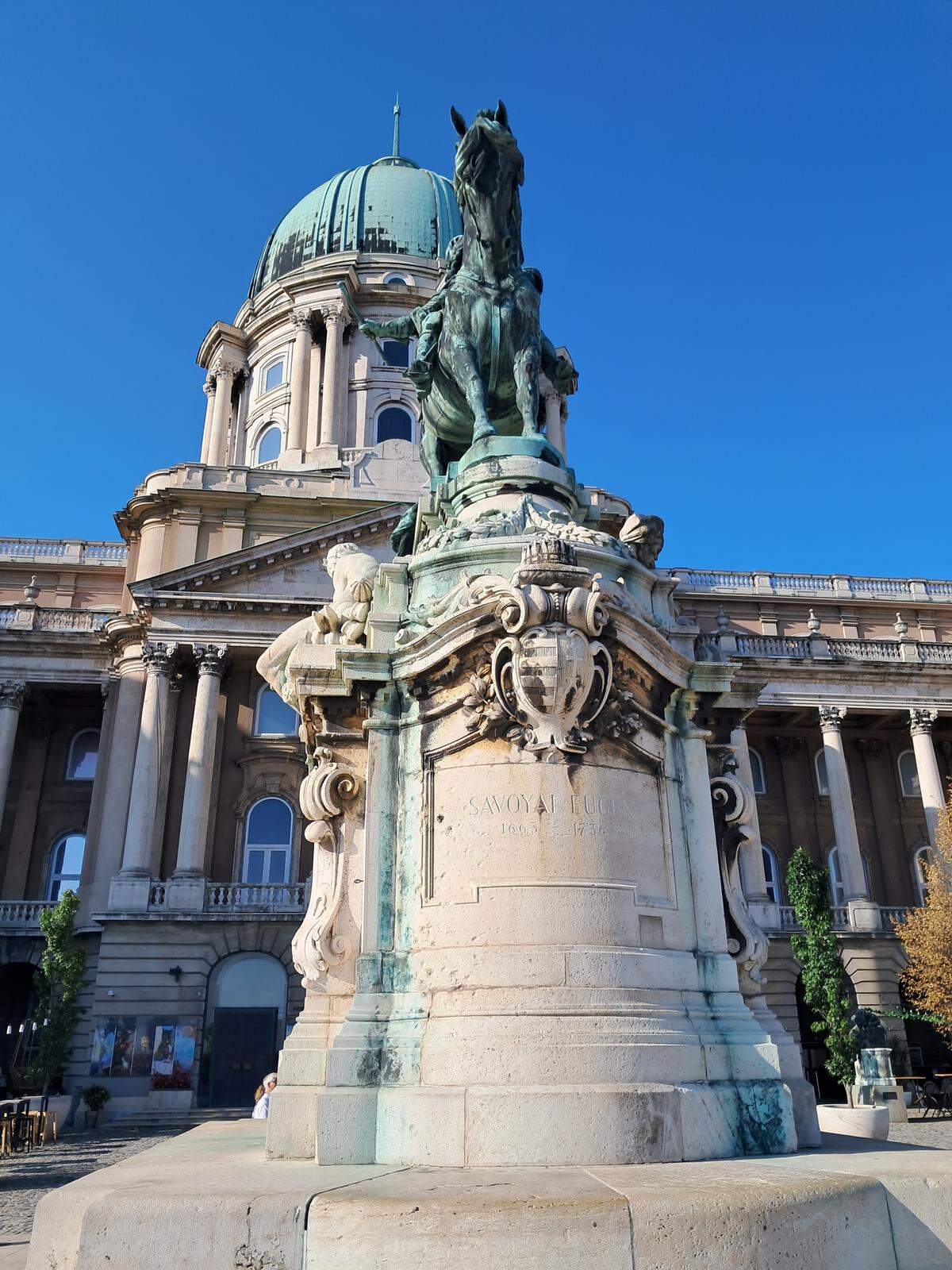 Estatua ecuestre del Príncipe Eugenio de Saboya situada frente al Palacio Real en el Castillo de Buda.