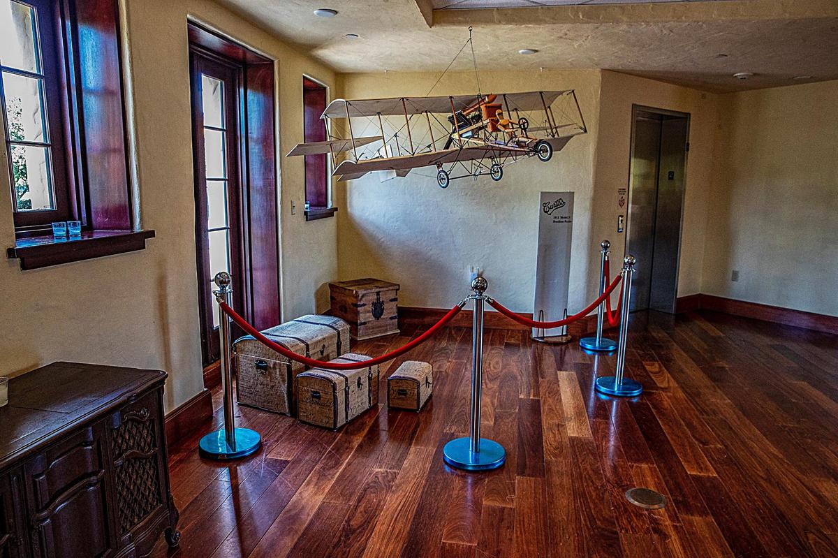 Vista de la “Sala Curtiss” en la Glenn H. Curtiss Mansion and Gardens, una casa histórica ubicada en Miami Springs.