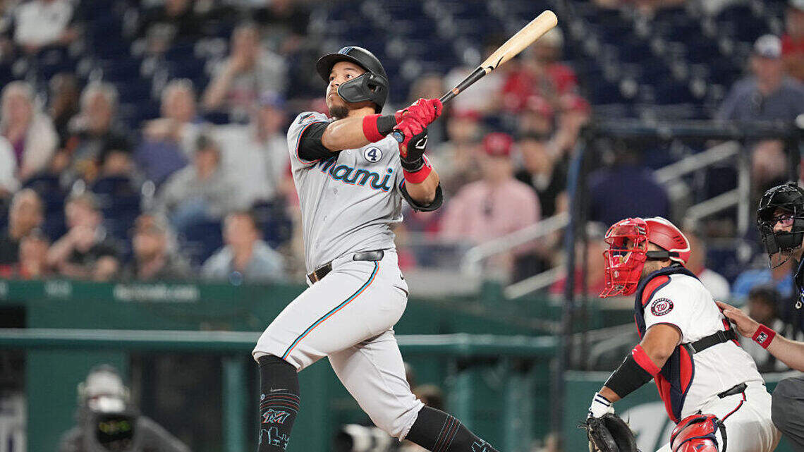 Dominicano Hernández pega dos jonrones y pide pista en unos Marlins que ganan la serie en Washington
