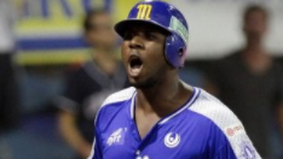 El jardinero dominicano de los Navegantes del Magallanes, Jesús “Cacao” Valdez, se convirtió este domingo en el Jugador Más Valioso de la temporada 2017-2018 del béisbol profesional venezolano. Con 33 años, obtuvo 47 de los 50 votos posibles.