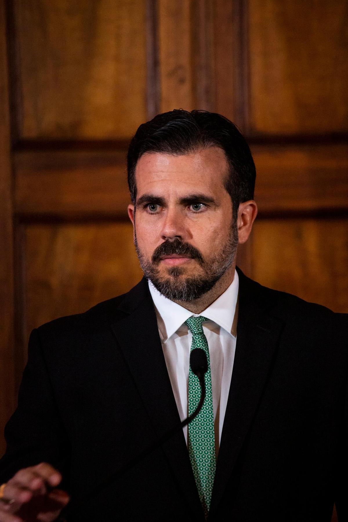 Ricardo Rosselló, gobernador de Puerto Rico, habla en una conferencia de prensa en San Juan el 16 de julio de 2019. Enfrentado a fuertes presiones para que renuncie, el mandatario hablño el martes por la mañana después de fuertes protestas el lunes.