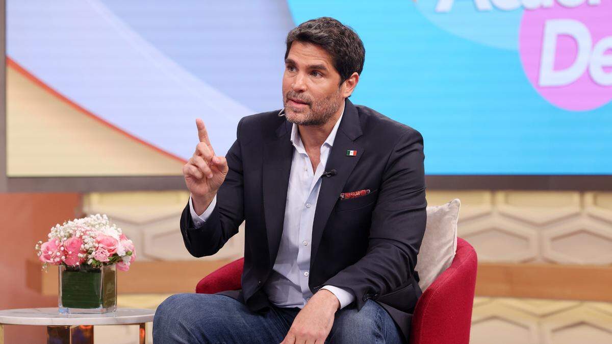Es muy auténtico y no busca ser un Trump mexicano ni copiar otras personalidades, afirma una de las seguidoras del productor de cine Eduardo Verástegui.