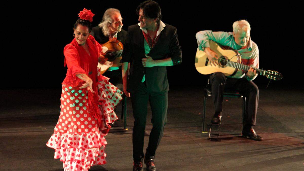 Celia Fonta y José Barrios en el XIII Festival de Cante Flamenco, bailando unas “alegrías” creadas especialmente para el evento, que tuvo lugar en agosto del 2018 en el Carnival Studio Theater del Arsht Center.