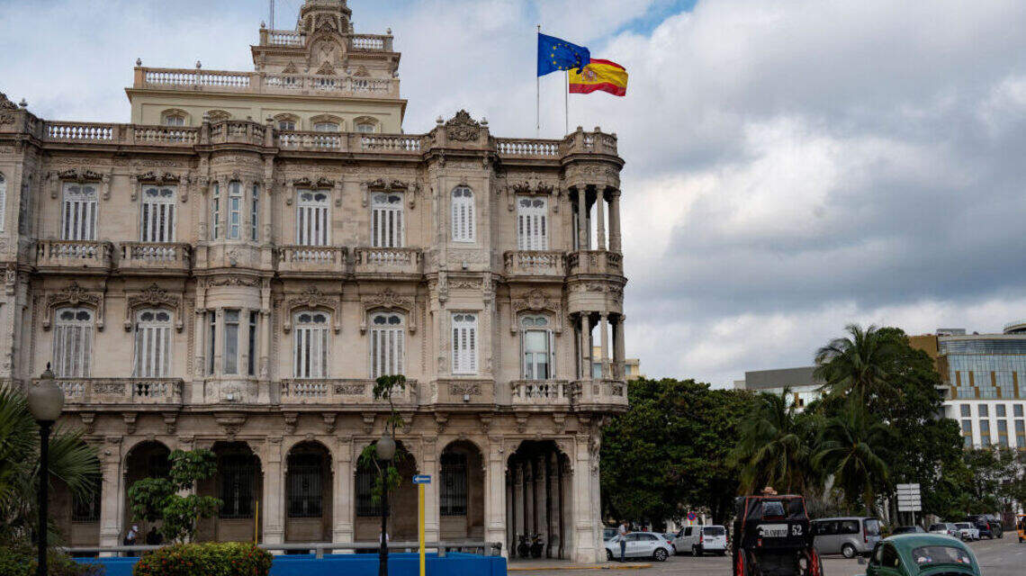 Buenas noticias de la embajada de España a cubanos: aumentan las citas para este trámite crucial