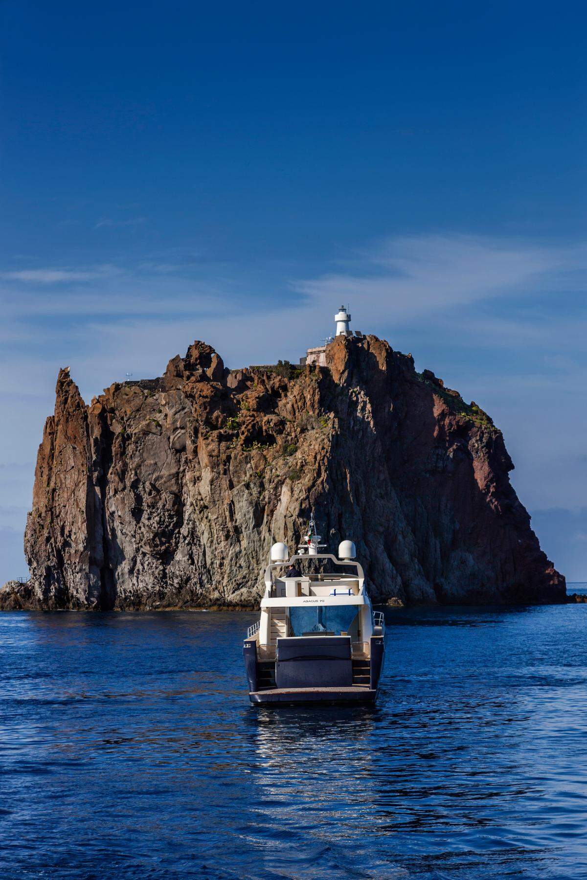 El Strombolicchio es el tapón del Stromboli lanzado al mar, según una leyenda.