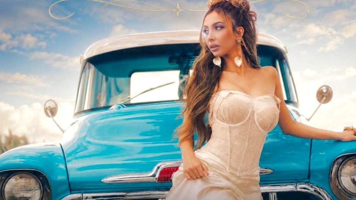 Mar Solís impacta con ‘Invéntame’, a ritmo de mariachi-cumbia… y coros del Buki