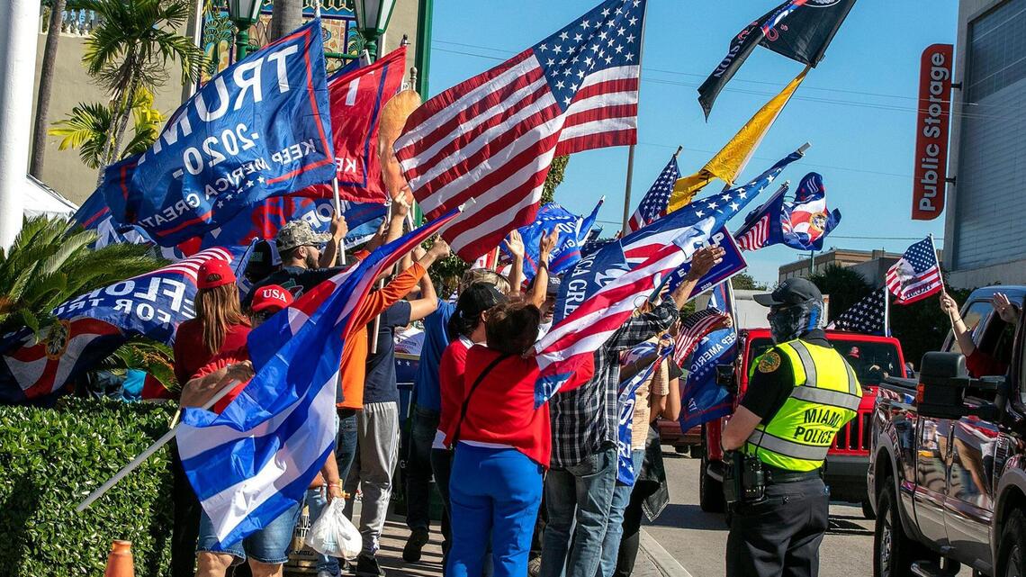 Partidiaros de Trump protestan en Miami mientras el Congreso se reúne para certificar la victoria de Biden