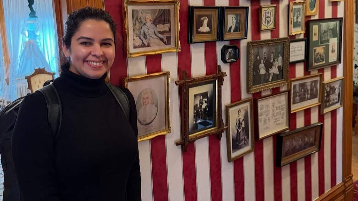 “Loba solitaria”, un ejercicio de sinceridad frente a los espejos de la memoria