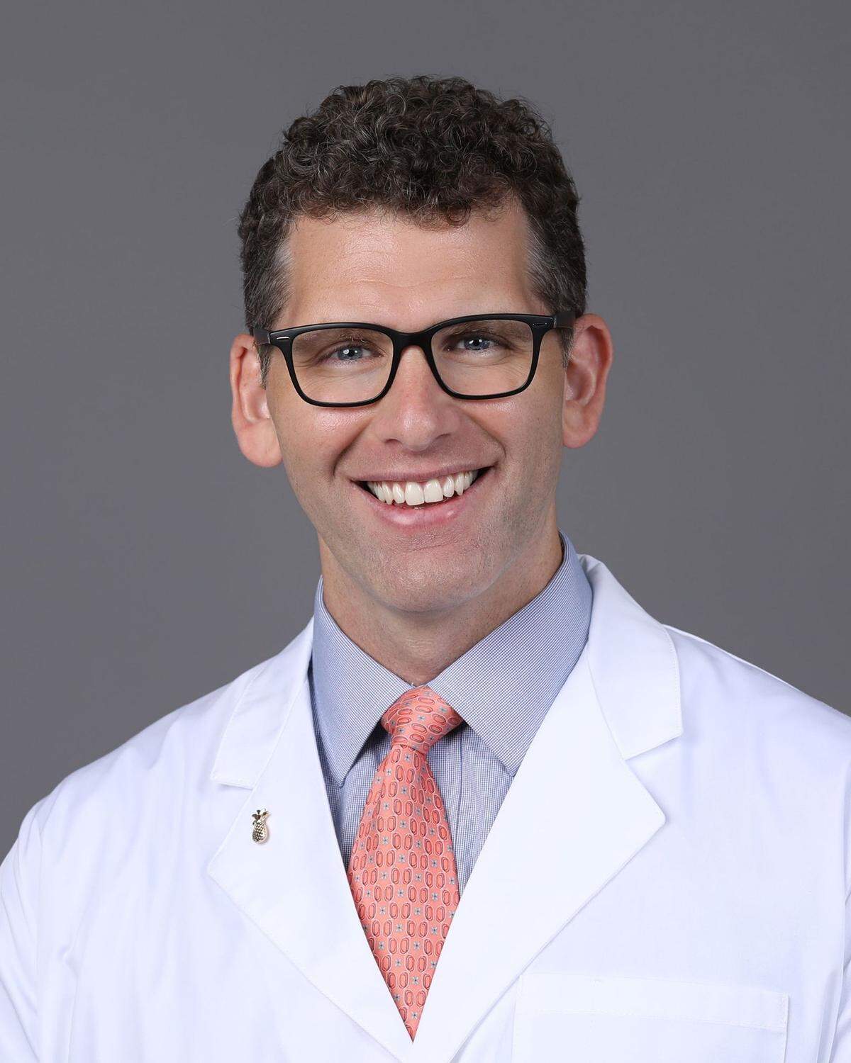 Dr. Eli Friedman, cardiólogo médico y deportivo de Miami Cardiac & Vascular Institute, parte de Baptist Health South Florida.