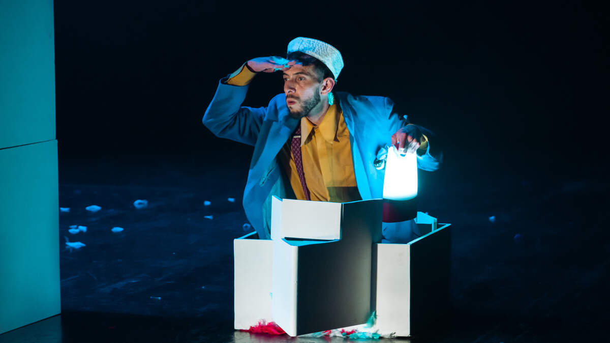 Fernando Leija Flores en “Miedo come todo… sueños al vuelo”, obra de danza teatro para niños que se presentó en el Miami-Dade County Auditorium durante el ZunZún Children’s Fest que organiza FUNDarte.