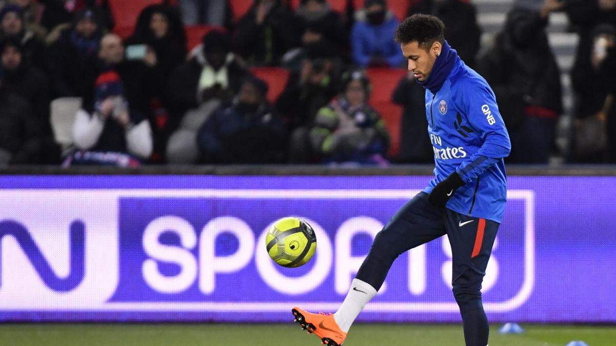 El futbolista más caro de la historia del fútbol, el brasileño Neymar, y su club, el París Saint-Germain (PSG), se dirigen a un divorcio tras cinco años de tumultuosa relación. El proceso se prevé complejo por la falta de candidatos a asumir la alta ficha del delantero. El Chelsea podría ser uno de ellos.