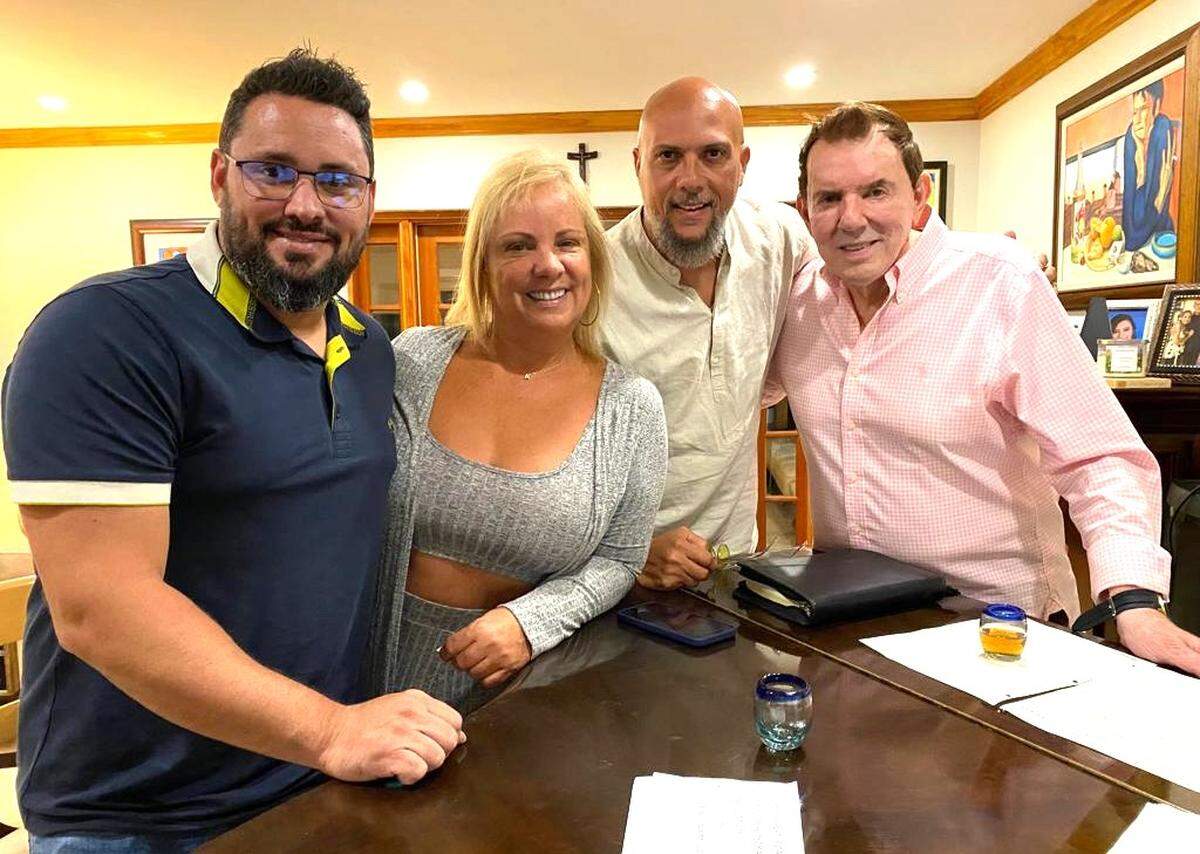Meme con Los 3 de La Habana: Germán Pinelli, Ana Páez y Tirso Luis Páez.