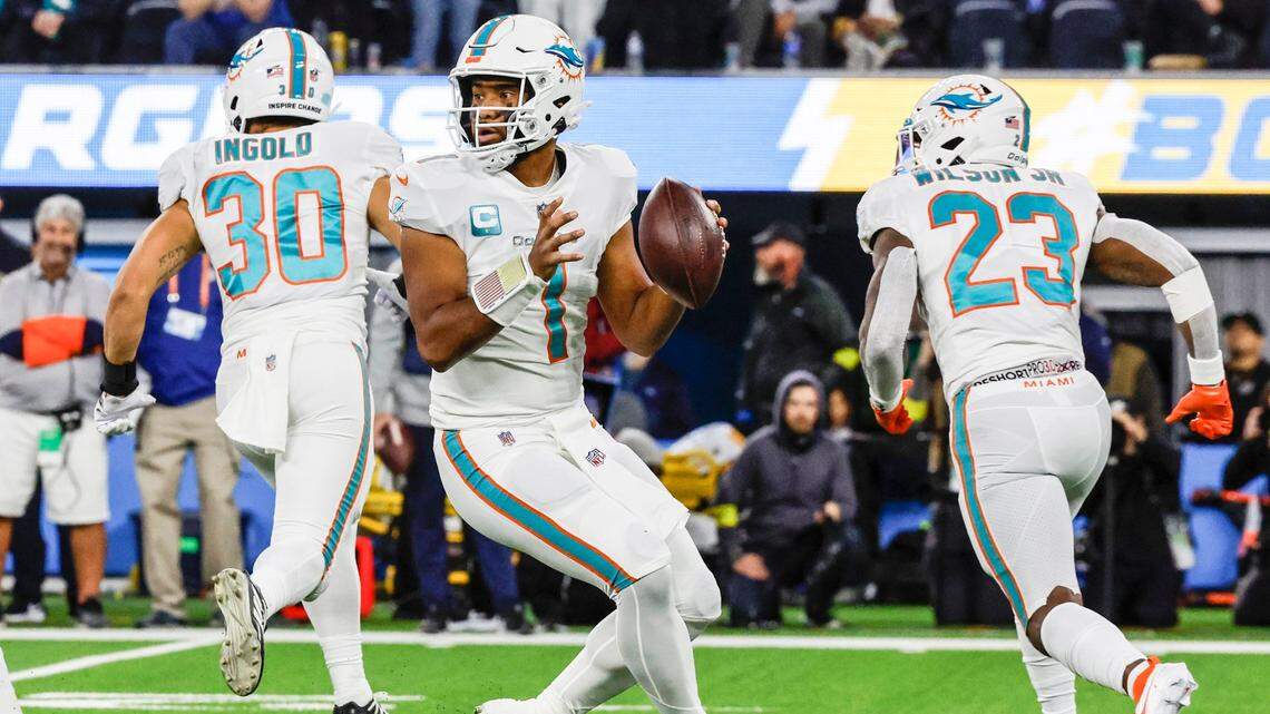 Miami Dolphins quarterback Tua Tagovailoa (1) sets up to pass in the second quarter during the game against the Los Angeles Chargers at SoFi Stadium in Inglewood, California on Sunday, December 11, 2022.