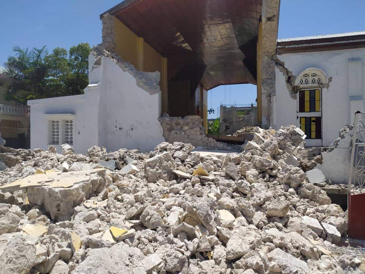 Escena en Les Cayes en el suroeste de Haití después de un terremoto el sábado 14 de agosto de 2021 (Foto de Jaan Ronald Jocelyn | Esperanza para Haití)