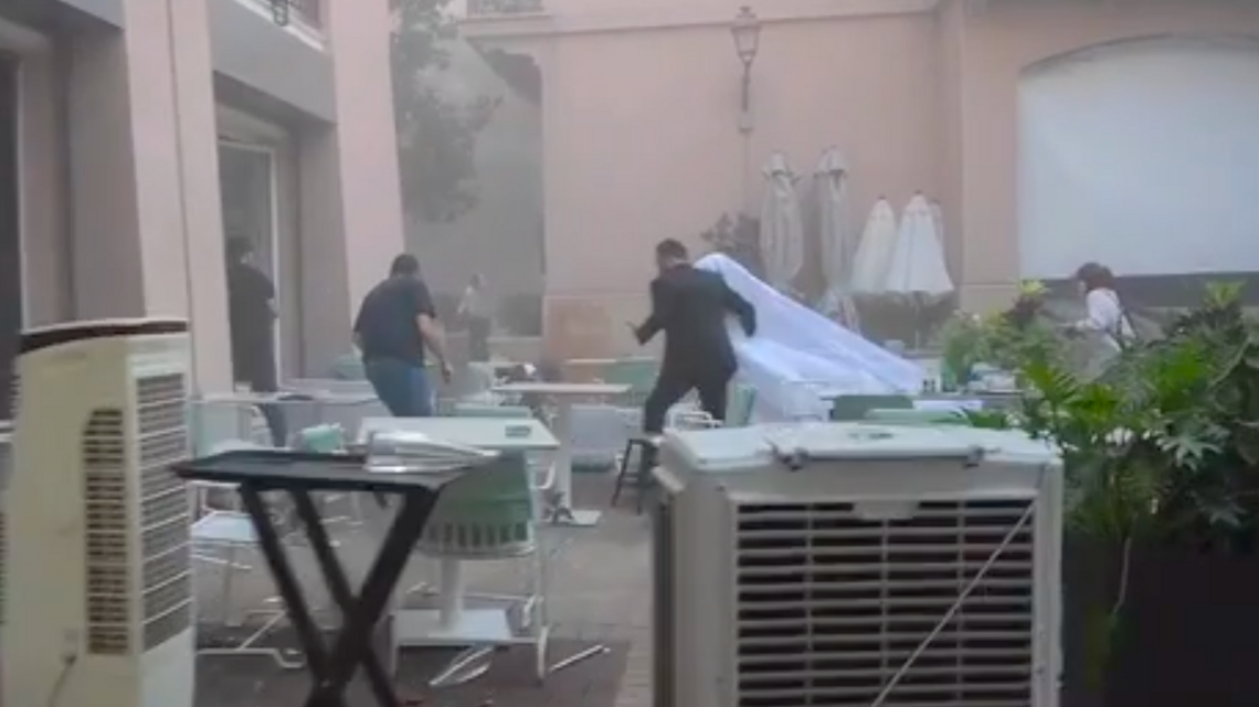 Video captura momento en que sesión de fotos de novia se interrumpe por explosión en Beirut