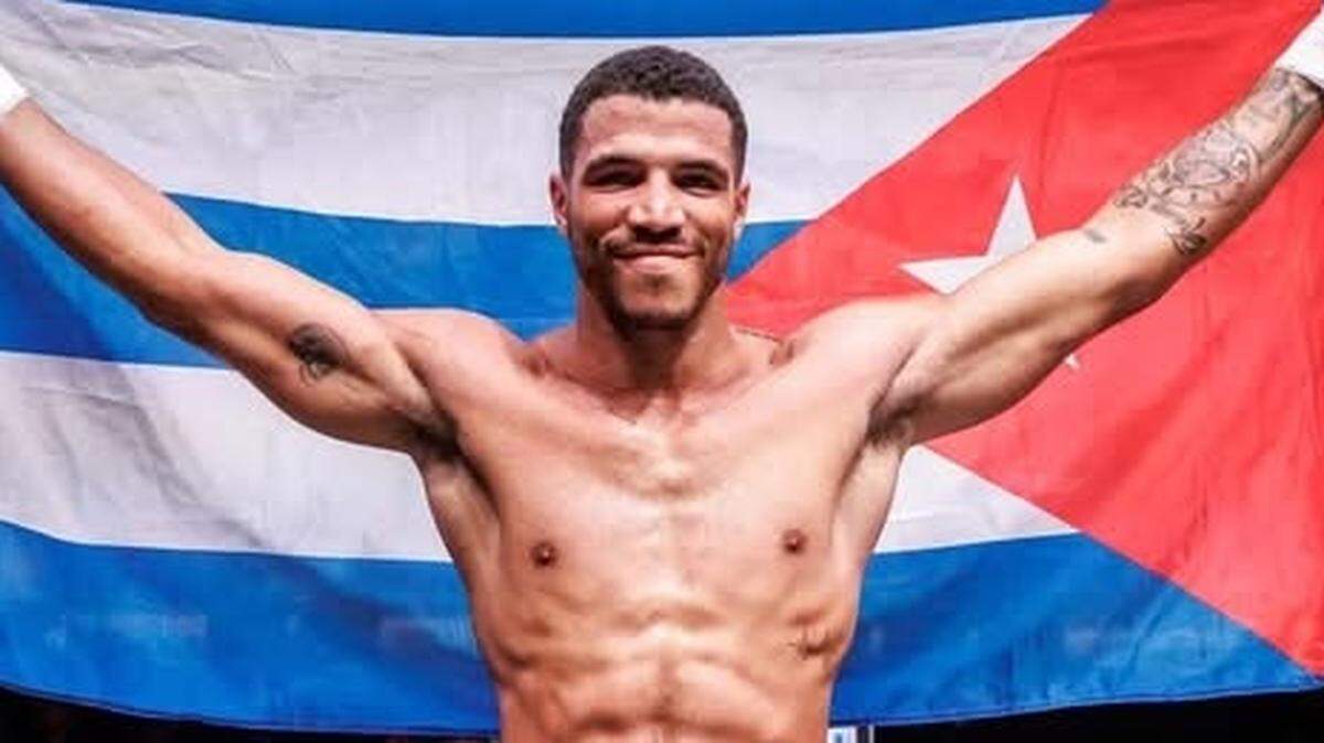 El invicto peso crucero Lenar Pérez firmó  contrato con la prestigiosa promotora Eye of the Tiger Management, con sede en Montreal, Canadá, una de las más activas y exitosas del continente. 