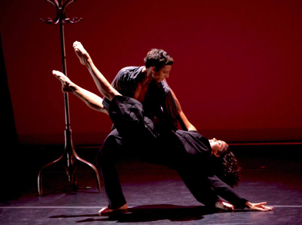Dariel Milan y Cristiane Silva en “Three Moments in Time”.
