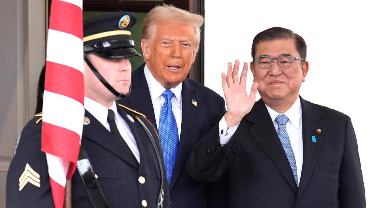 EL PRESIDENTE Donald Trump recibe al primer ministro japonés Shigeru Ishiba en la Casa Blanca en Washington el 7 de febrero de 2025.